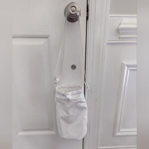 Lululemon water bottle cross body bag 2.5L white